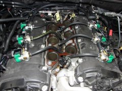 Abbildung des Motorraums des Chevrolet Camaro 3,6 L 224 KW nach Autogasumrüstung